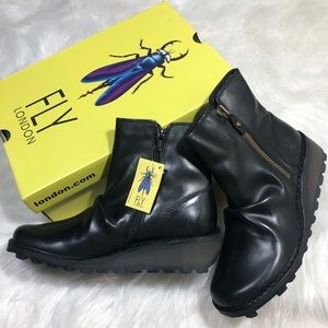 🇬🇧NIB!!! Black Leather Fly London Mong Rug Ankle Wedge Boots W 8 / Euro 39